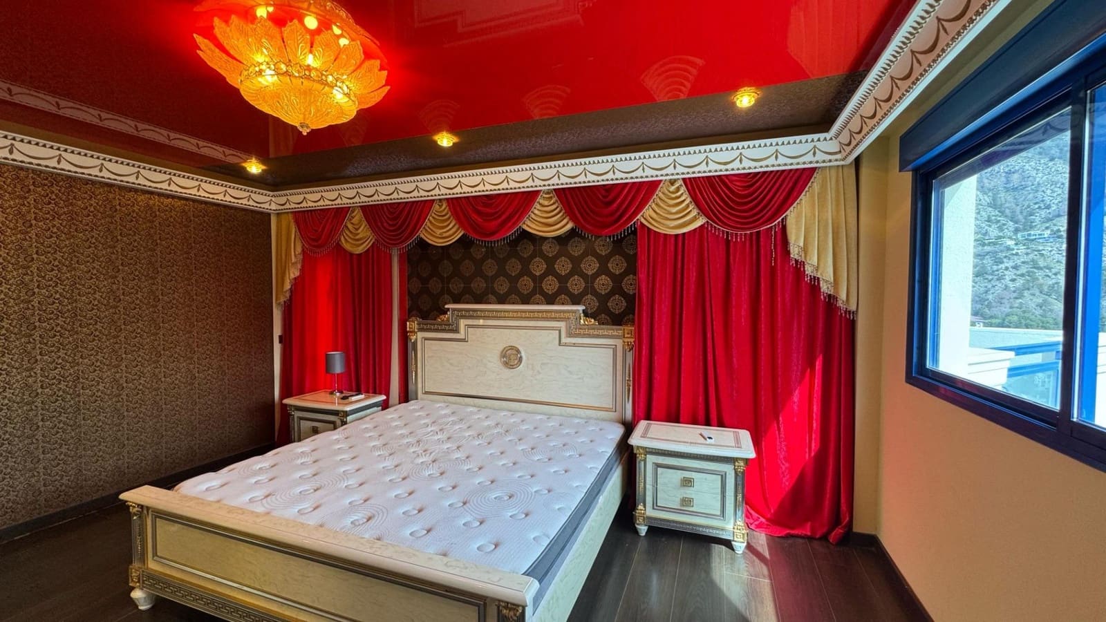 5 bedroom Villa for rent in Altea with pool garage - € 3,500 (Ref: 9719868)