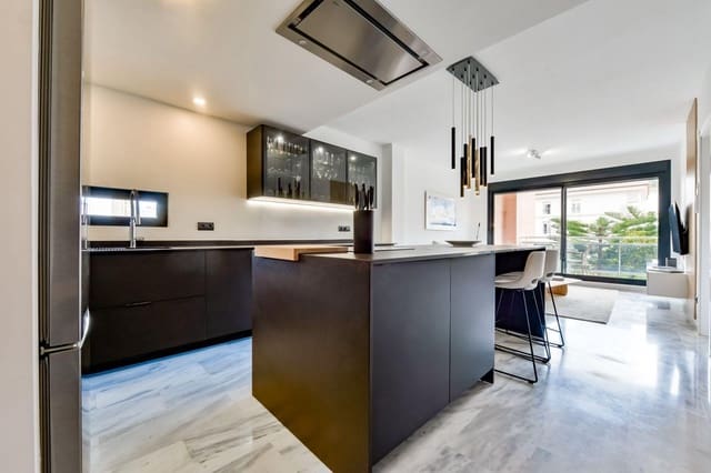 2 makuuhuone Huoneisto myytävänä paikassa La Villajoyosa / Vila Joiosa mukana uima-altaan 
autotalli - 350 000 € (Ref: 9738504)