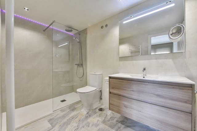 2 makuuhuone Huoneisto myytävänä paikassa La Villajoyosa / Vila Joiosa mukana uima-altaan 
autotalli - 350 000 € (Ref: 9738504)