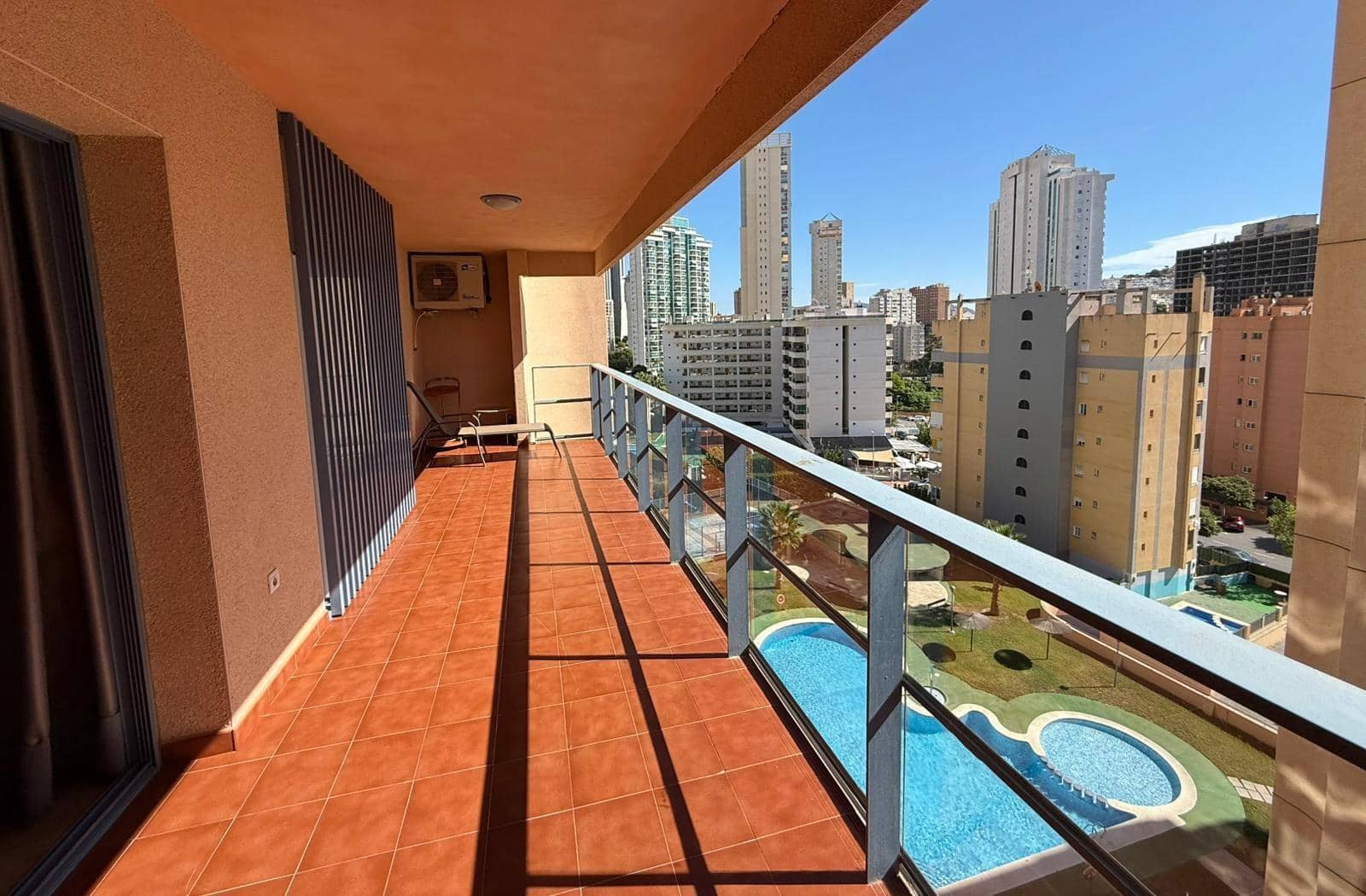 Apartamento de 2 habitaciones en La Villajoyosa / Vila Joiosa en venta con piscina garaje - 340.000 € (Ref: 9747807)