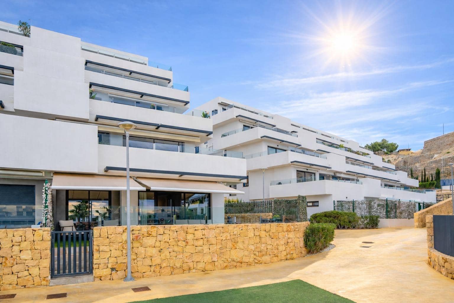 Chalet de 3 habitaciones en Finestrat en venta con piscina - 375.000 € (Ref: 9747810)