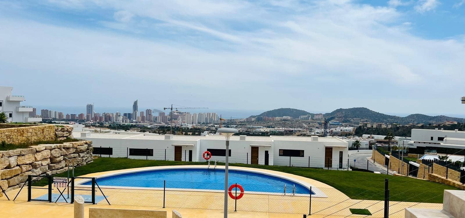 Chalet de 3 habitaciones en Finestrat en venta con piscina - 375.000 € (Ref: 9747810)