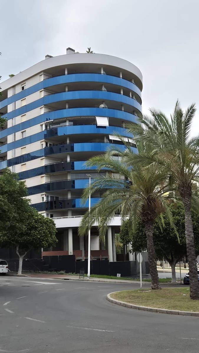 Apartamento de 2 habitaciones en La Villajoyosa / Vila Joiosa en venta con piscina garaje - 400.000 € (Ref: 9747811)