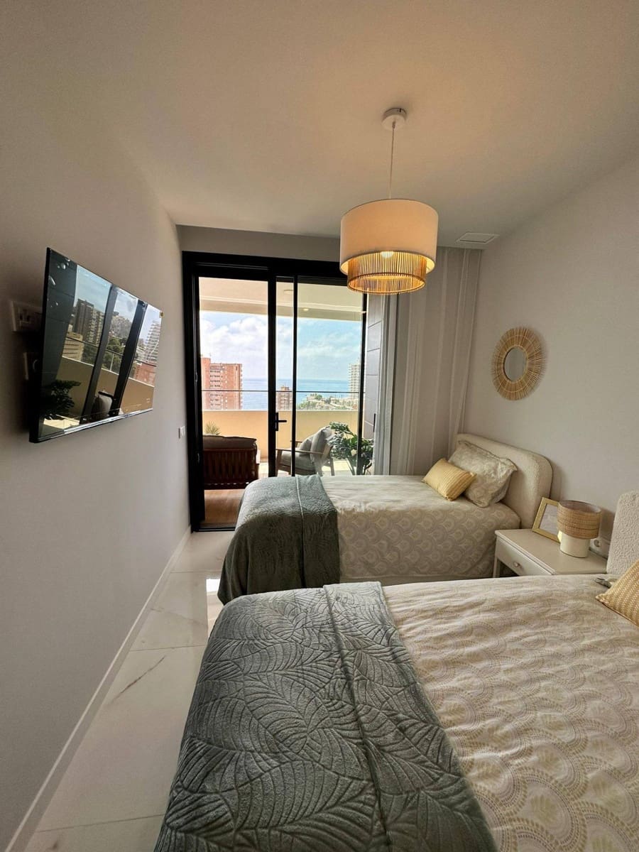 2 bedroom Apartment for sale in Benidorm with pool garage - € 538,000 (Ref: 9747816)