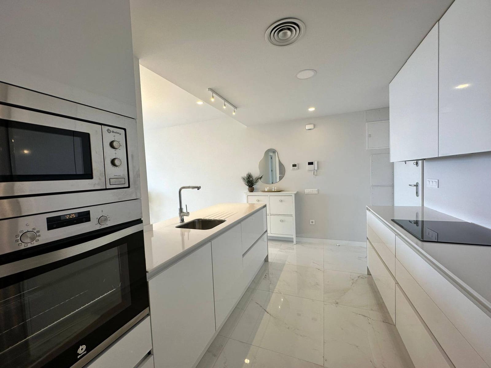 2 bedroom Apartment for sale in Benidorm with pool garage - € 538,000 (Ref: 9747816)