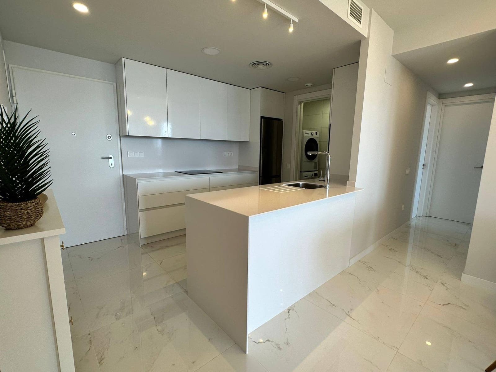 2 bedroom Apartment for sale in Benidorm with pool garage - € 538,000 (Ref: 9747816)