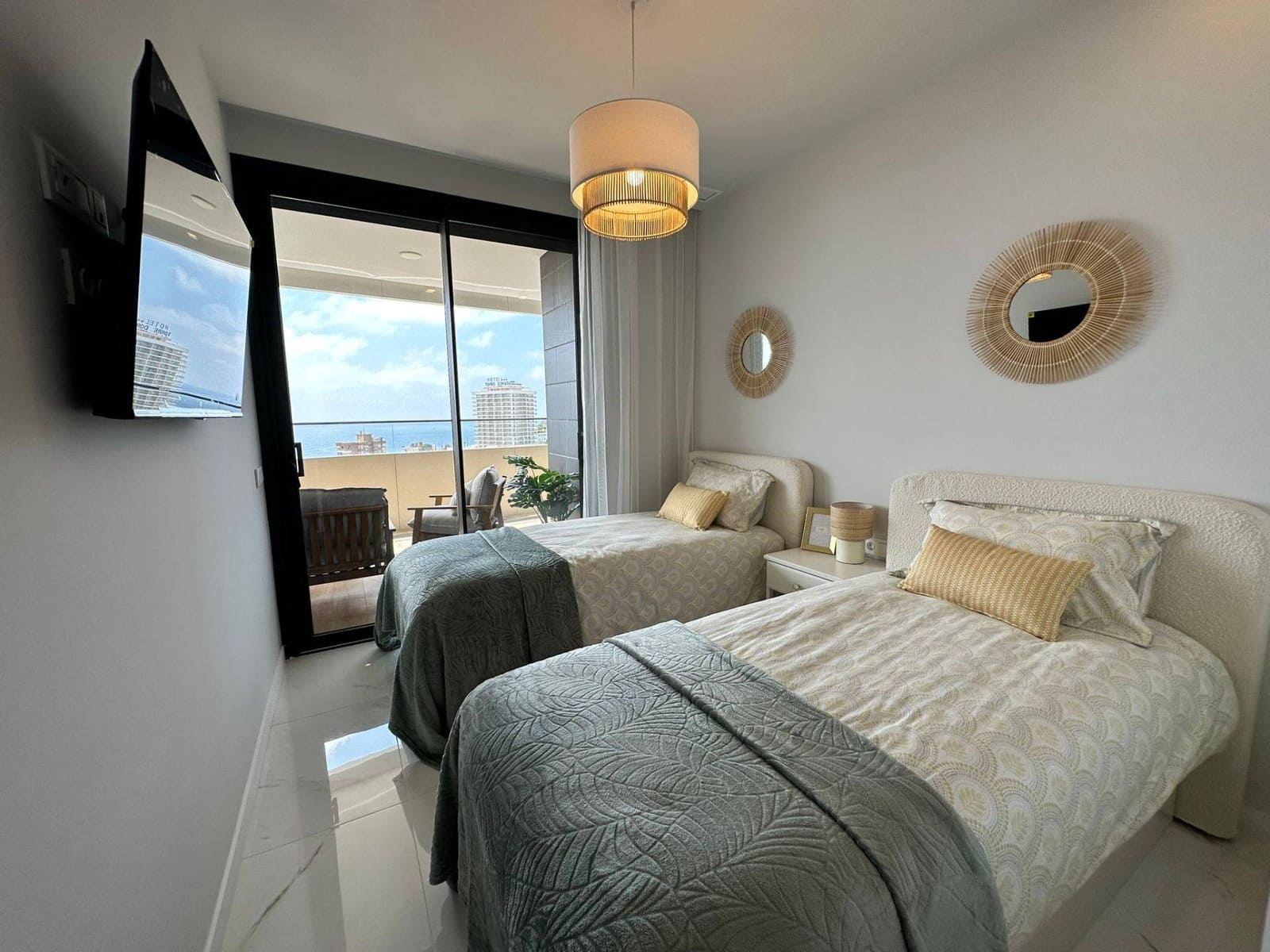 2 bedroom Apartment for sale in Benidorm with pool garage - € 538,000 (Ref: 9747816)