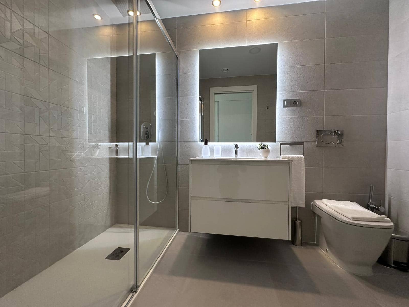 3 sypialnia Apartament na sprzedaż w Benidorm z basenem garażem - 573 000 € (Ref: 9747817)