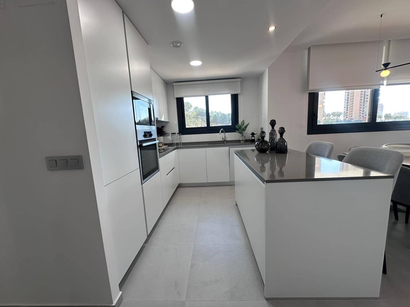 3 sypialnia Apartament na sprzedaż w Benidorm z basenem garażem - 573 000 € (Ref: 9747817)