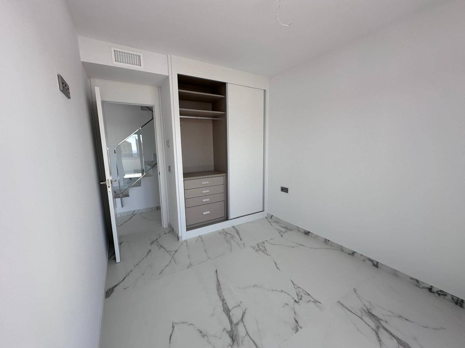 3 bedroom Penthouse for sale in Benidorm with pool garage - € 800,000 (Ref: 9747823)