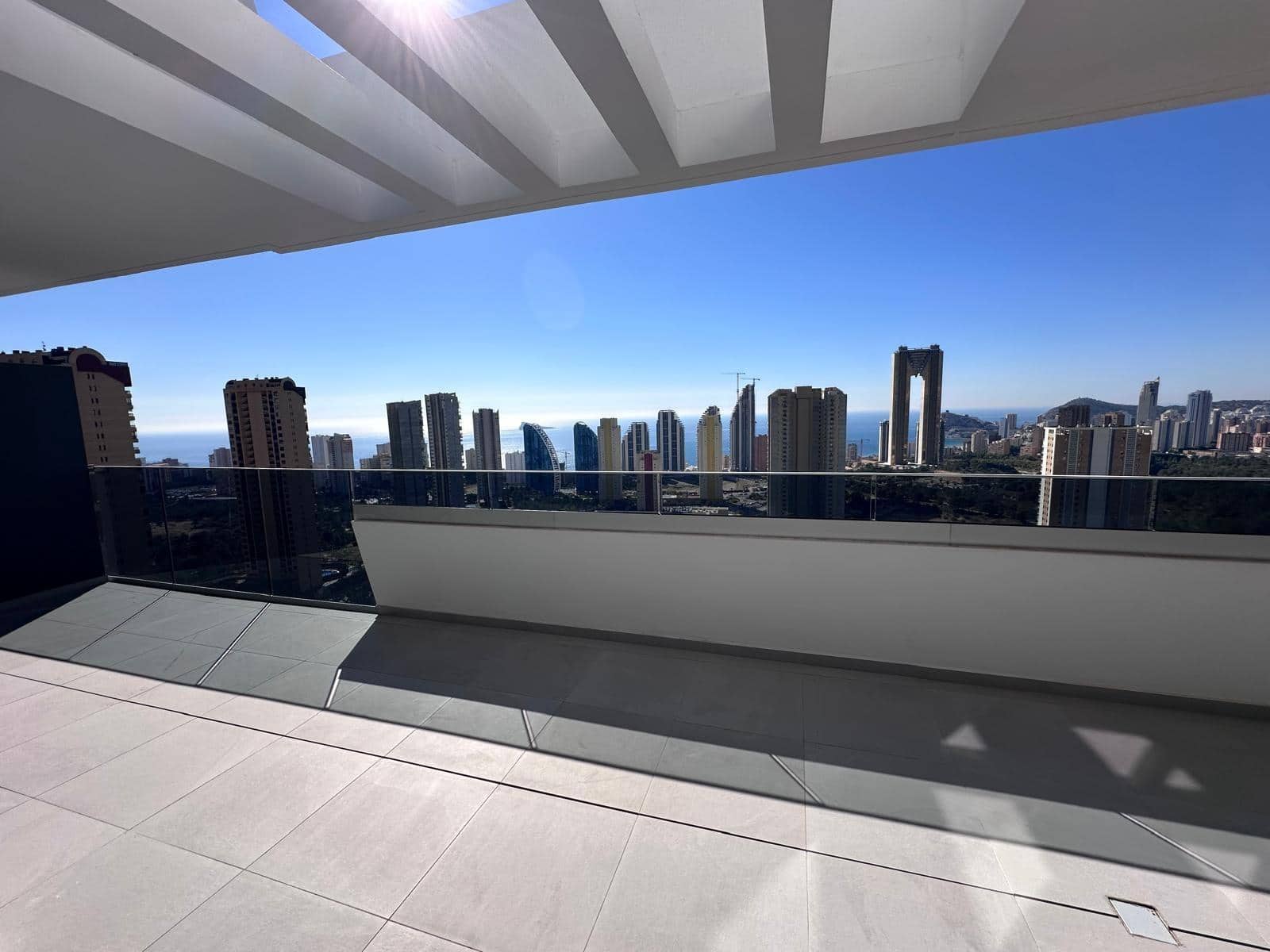 3 bedroom Penthouse for sale in Benidorm with pool garage - € 800,000 (Ref: 9747823)