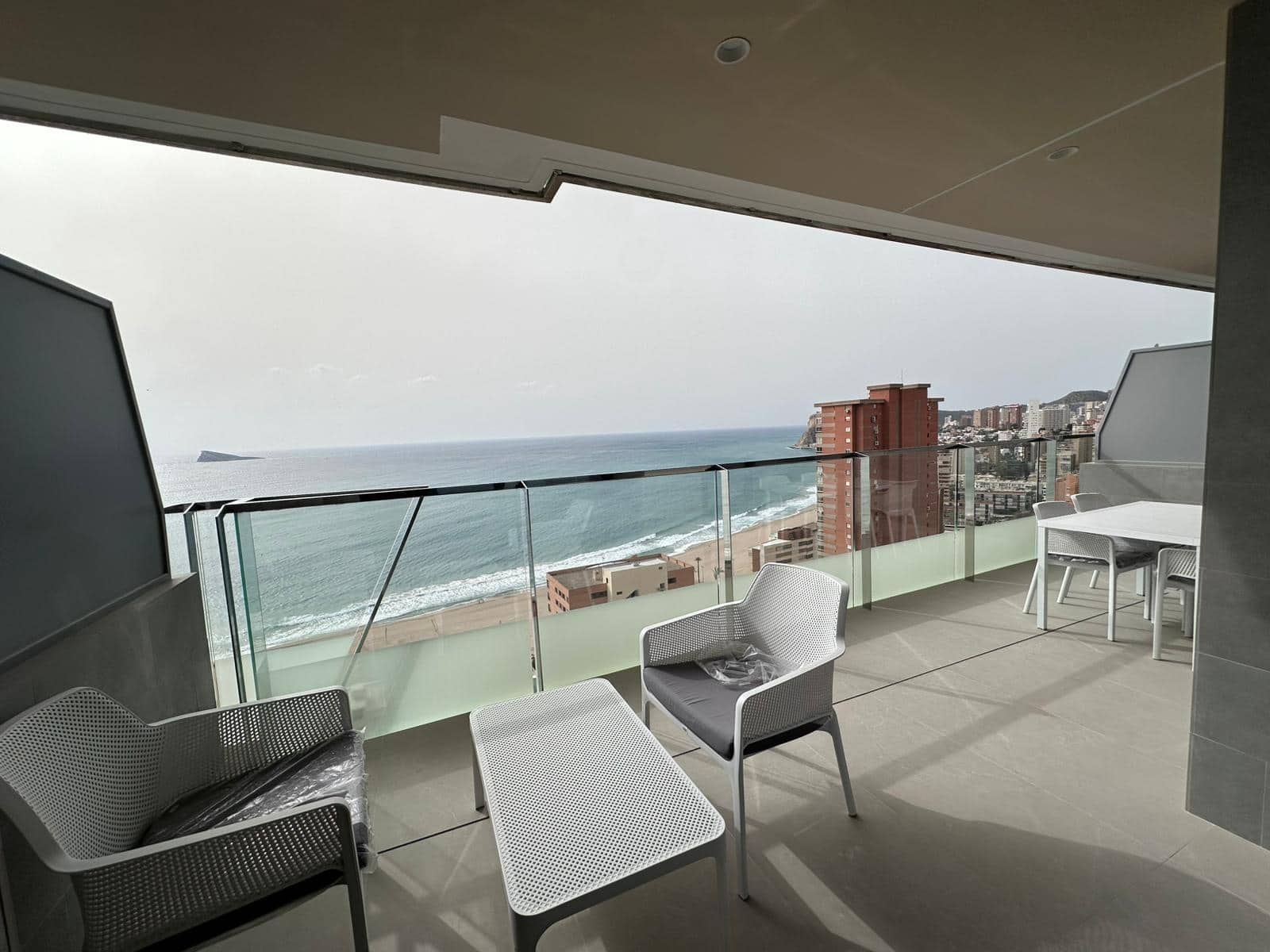 2 sypialnia Apartament na sprzedaż w Benidorm z basenem garażem - 843 000 € (Ref: 9747824)