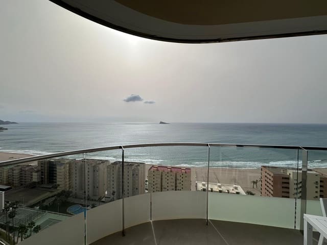 3 sypialnia Apartament na sprzedaż w Playa Poniente, Benidorm z basenem garażem - 880 000 € (Ref: 9747825)
