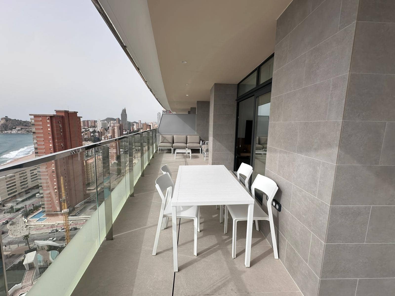 3 bedroom Apartment for sale in Benidorm with pool garage - € 880,000 (Ref: 9747825)