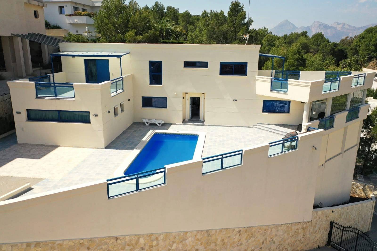 5 bedroom Villa for sale in Altea with pool garage - € 895,000 (Ref: 9747826)