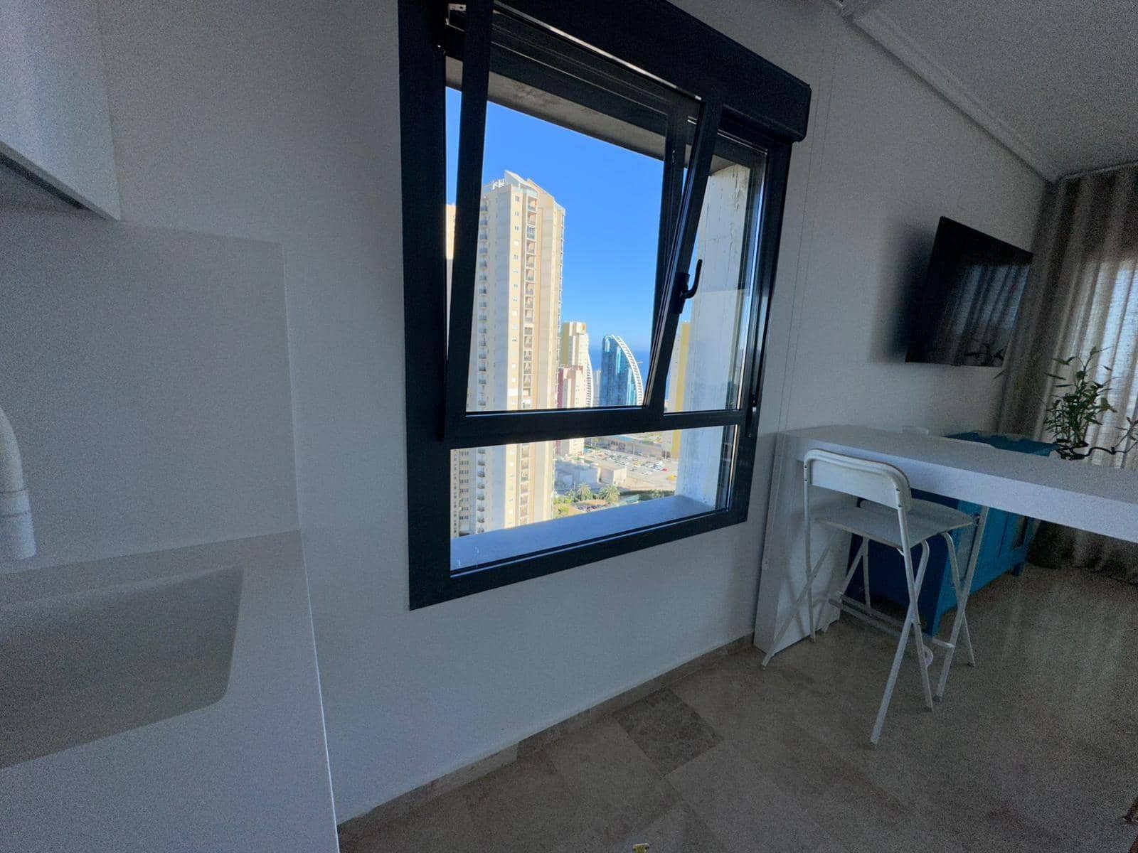 1 soverom Leilighet til salgs i Benidorm med svømmebasseng garasje - € 380 000 (Ref: 9778081)