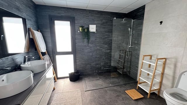 3 slaapkamer Villa te huur in Playa de San Juan, Alicante stad met garage - € 4.500 (Ref: 9788364)