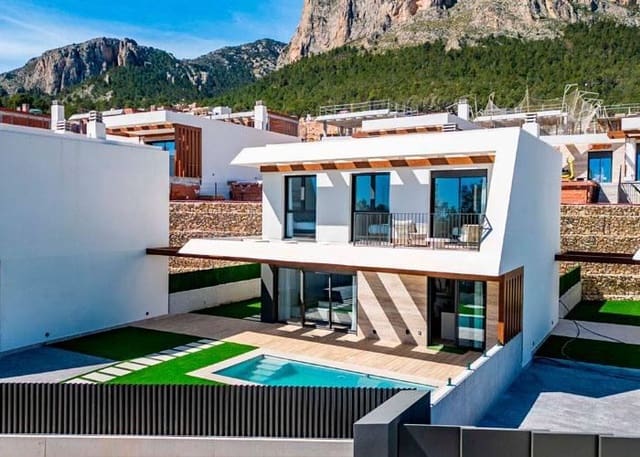 3 bedroom Villa for sale in Polop with pool - € 780,000 (Ref: 9820468)