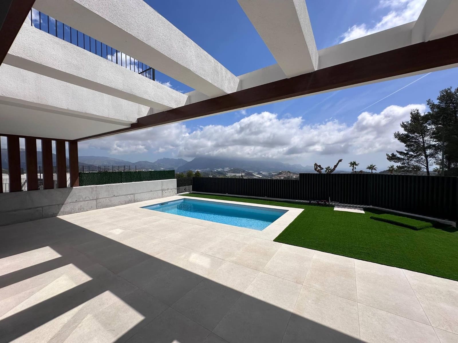 3 bedroom Villa for sale in Polop with pool - € 780,000 (Ref: 9820468)