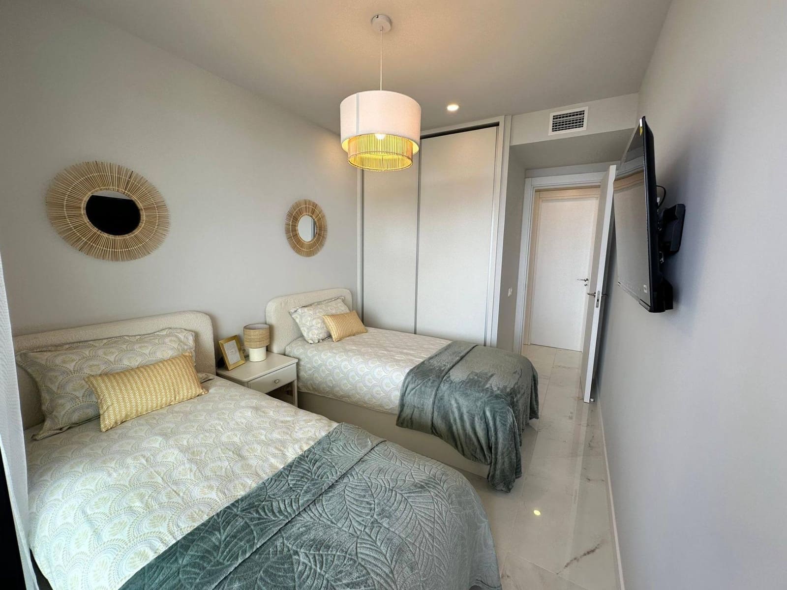 2 soverom Leilighet til salgs i Benidorm med svømmebasseng - € 538 000 (Ref: 9829052)