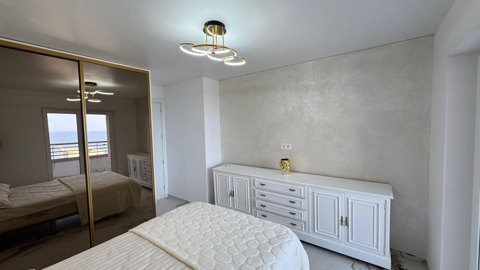3 sypialnia Apartament do wynajęcia w Benidorm z basenem garażem - 2 000 € (Ref: 9829054)