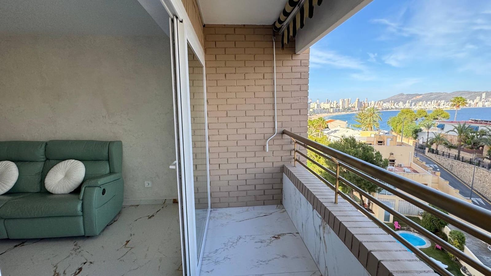 3 sypialnia Apartament do wynajęcia w Benidorm z basenem garażem - 2 000 € (Ref: 9829054)