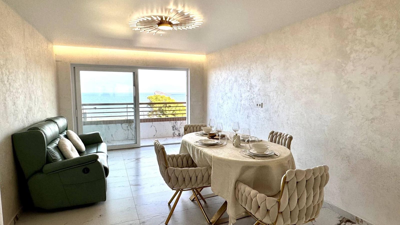 3 sypialnia Apartament do wynajęcia w Benidorm z basenem garażem - 2 000 € (Ref: 9829054)