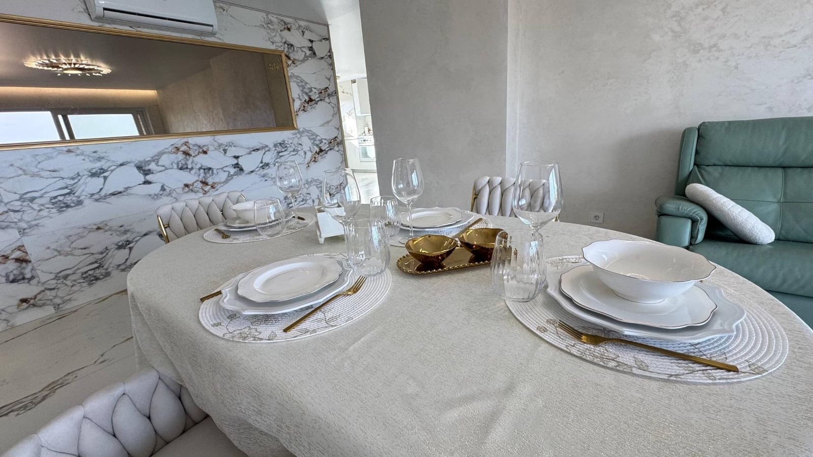 3 sypialnia Apartament do wynajęcia w Benidorm z basenem garażem - 2 000 € (Ref: 9829054)