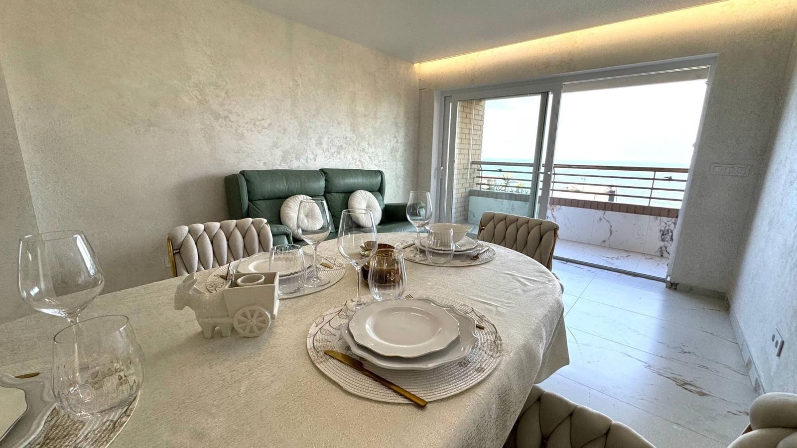 3 sypialnia Apartament do wynajęcia w Benidorm z basenem garażem - 2 000 € (Ref: 9829054)