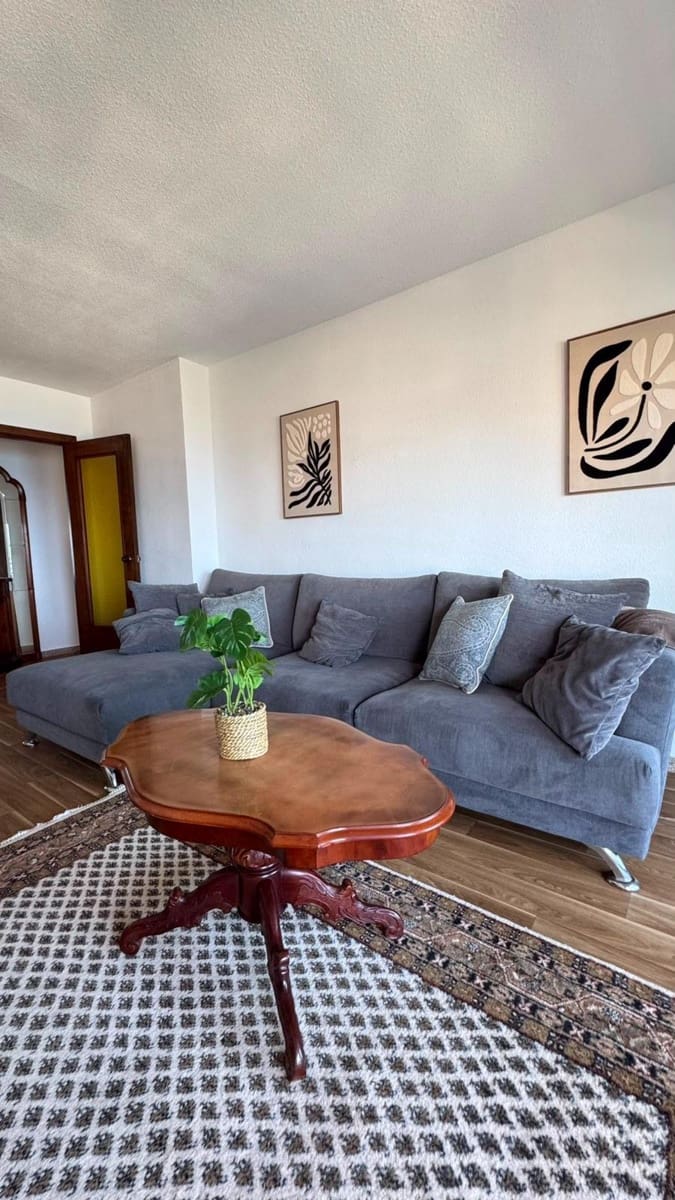 3 quarto Apartamento para arrendar em Benidorm com piscina garagem - 1 700 € (Ref: 9878762)