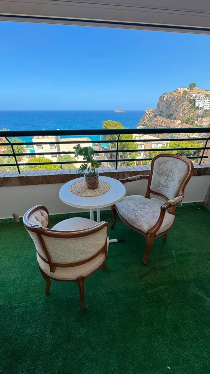 3 quarto Apartamento para arrendar em Benidorm com piscina garagem - 1 700 € (Ref: 9878762)