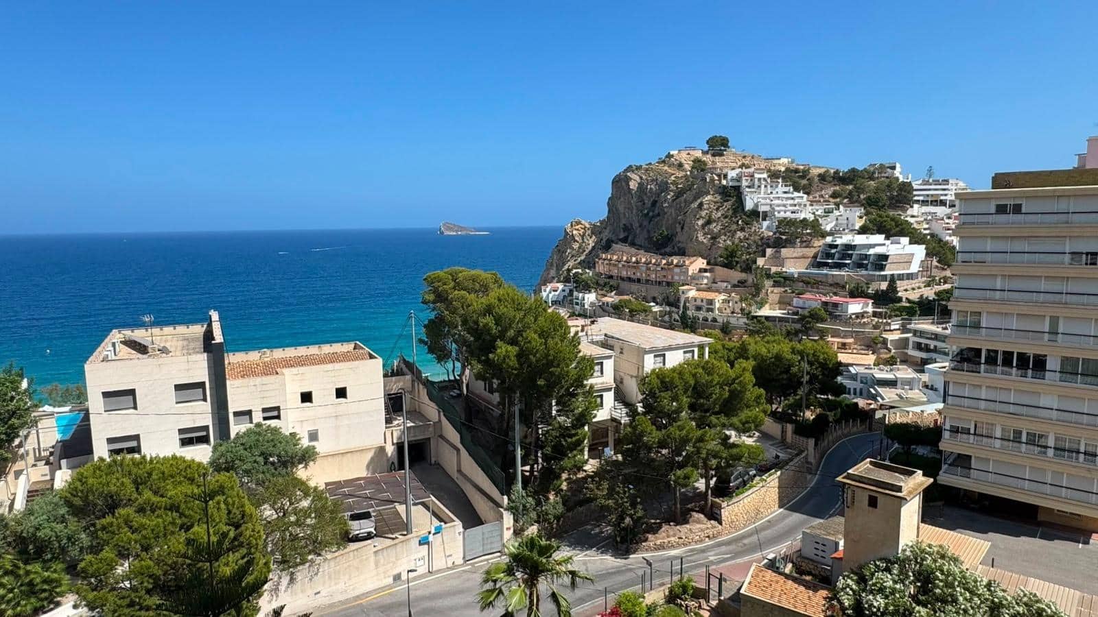 3 quarto Apartamento para arrendar em Benidorm com piscina garagem - 1 700 € (Ref: 9878762)