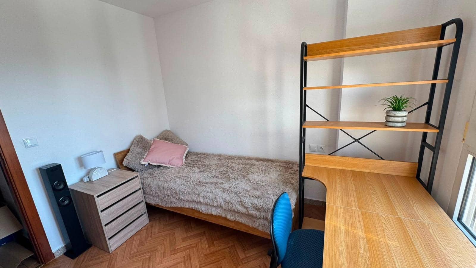 3 quarto Apartamento para arrendar em Benidorm com piscina garagem - 1 700 € (Ref: 9878762)