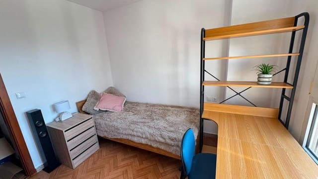 3 quarto Apartamento para arrendar em Benidorm com piscina garagem - 1 700 € (Ref: 9878762)