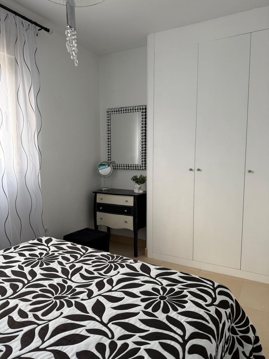 2 bedroom Apartment for rent in Benidorm with garage - € 2,500 (Ref: 9884757)