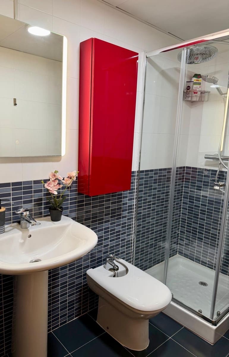 2 bedroom Apartment for rent in Benidorm with garage - € 2,500 (Ref: 9884757)