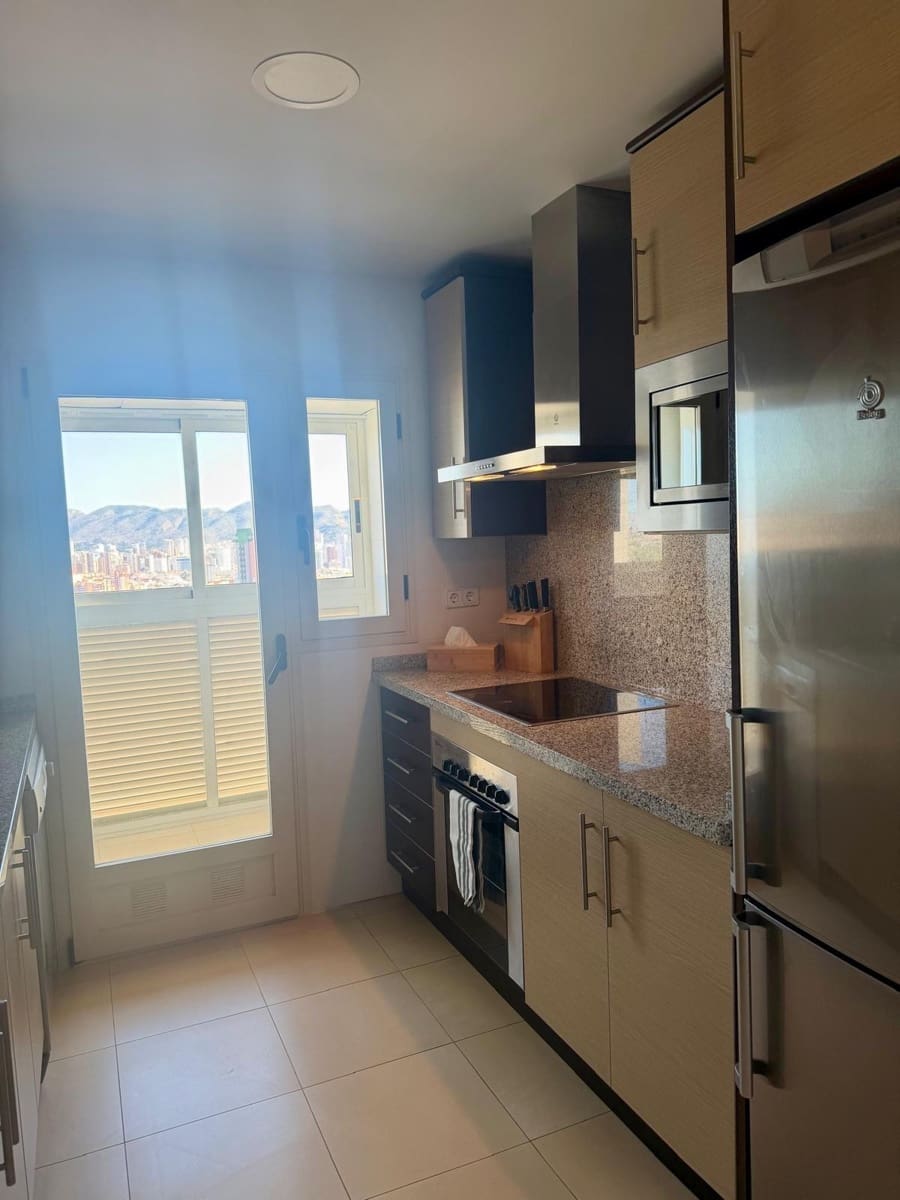 2 bedroom Apartment for rent in Benidorm with garage - € 2,500 (Ref: 9884757)