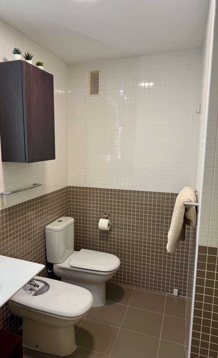 2 bedroom Apartment for rent in Benidorm with garage - € 2,500 (Ref: 9884757)