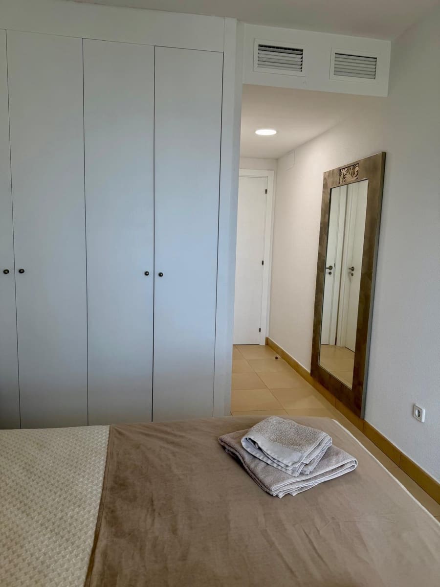 2 bedroom Apartment for rent in Benidorm with garage - € 2,500 (Ref: 9884757)