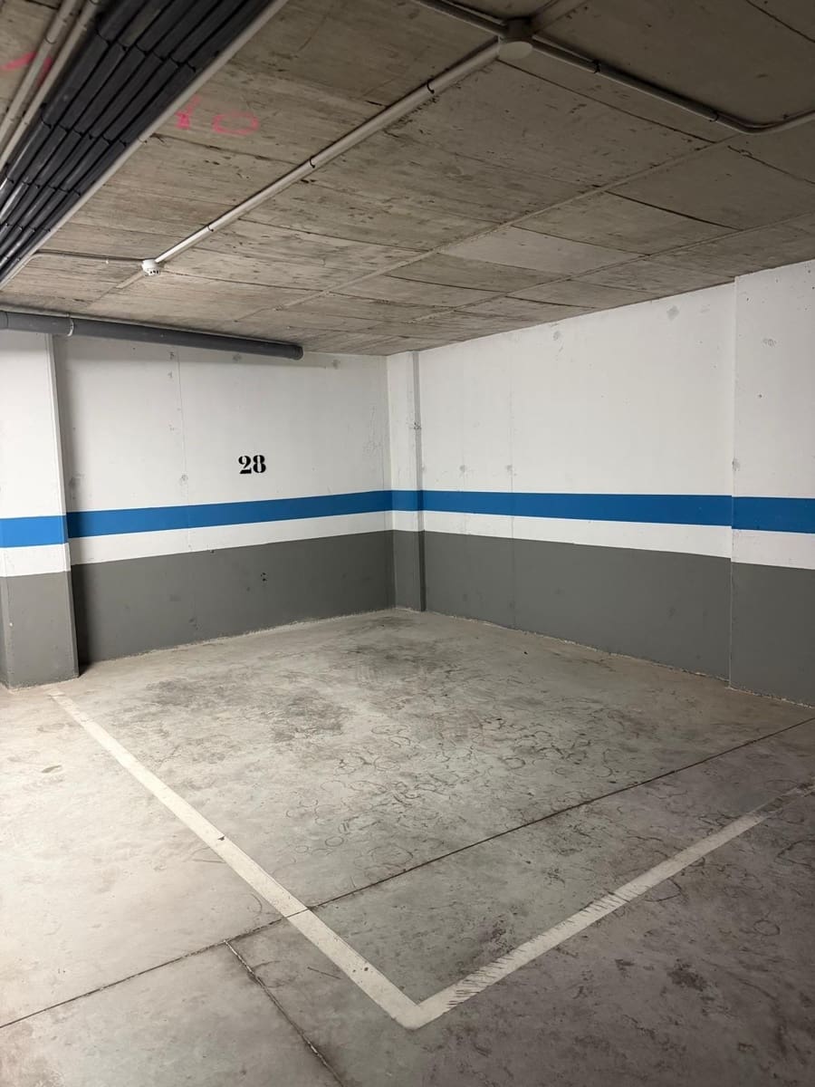 2 bedroom Apartment for rent in Benidorm with garage - € 2,500 (Ref: 9884757)