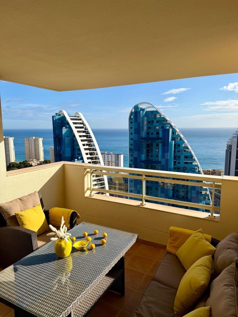 2 bedroom Apartment for rent in Benidorm with garage - € 2,500 (Ref: 9884757)