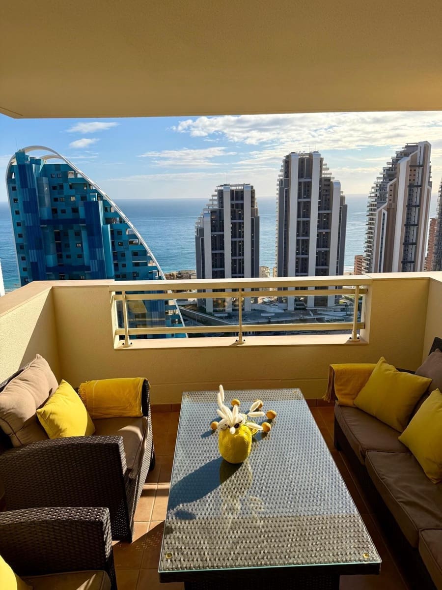 2 bedroom Apartment for rent in Benidorm with garage - € 2,500 (Ref: 9884757)