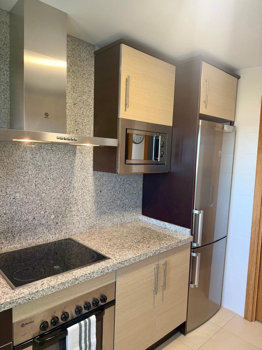 2 bedroom Apartment for rent in Benidorm with garage - € 2,500 (Ref: 9884757)