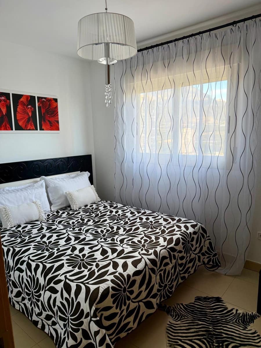 2 bedroom Apartment for rent in Benidorm with garage - € 2,500 (Ref: 9884757)
