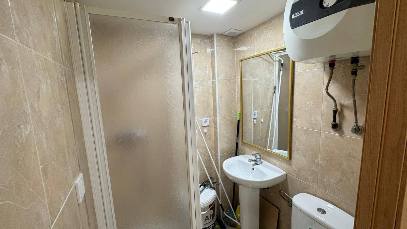 Komercyjne do wynajęcia w Benidorm z garażem - 1 000 € (Ref: 9907537)