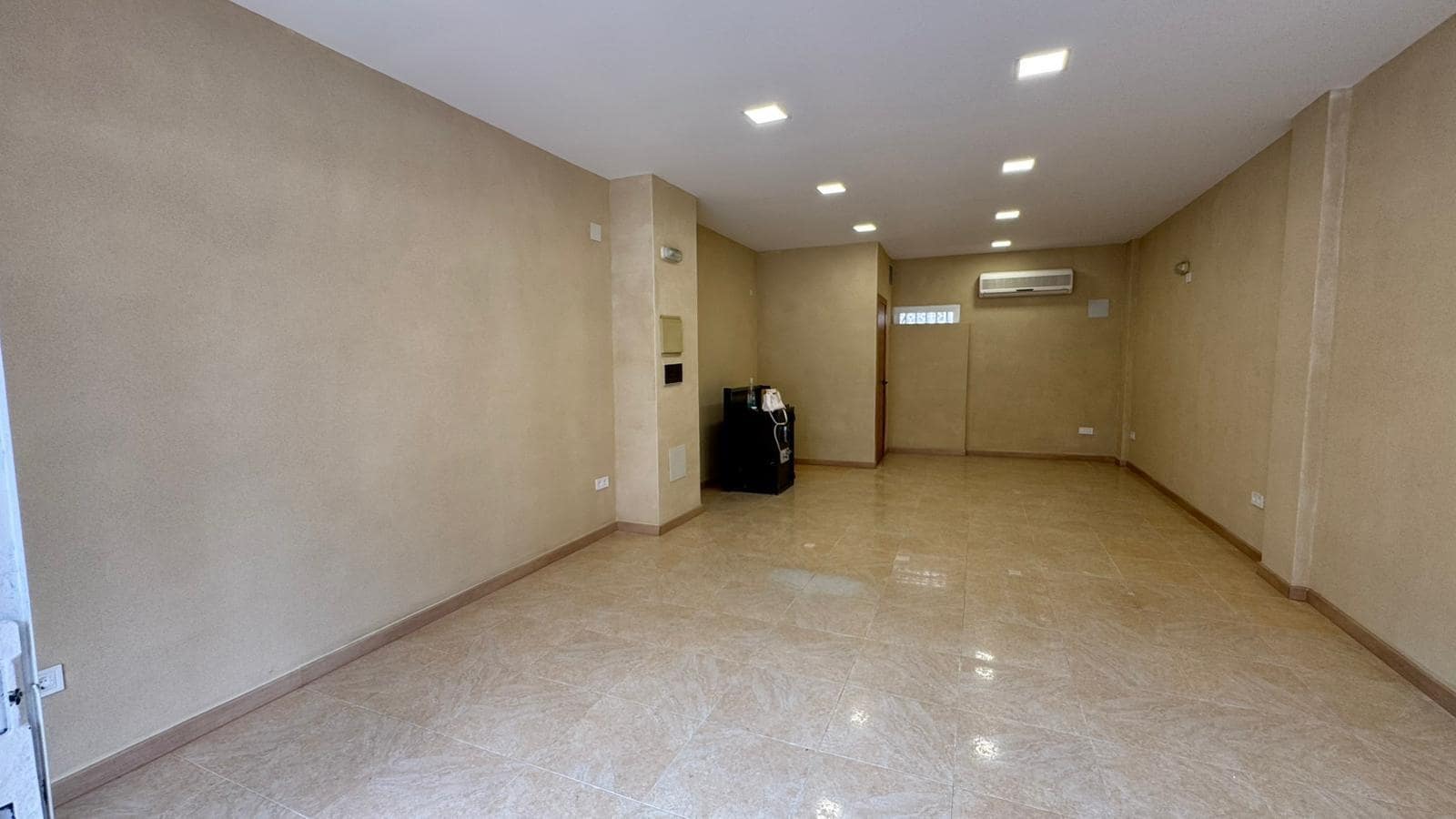 Komercyjne do wynajęcia w Benidorm z garażem - 1 000 € (Ref: 9907537)