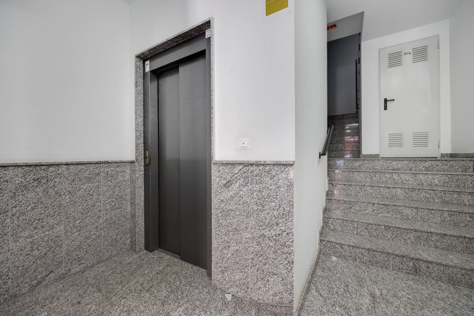 3 makuuhuone Ranta-asunto myytävänä paikassa Torrevieja - 209 000 € (Ref: 9158686)