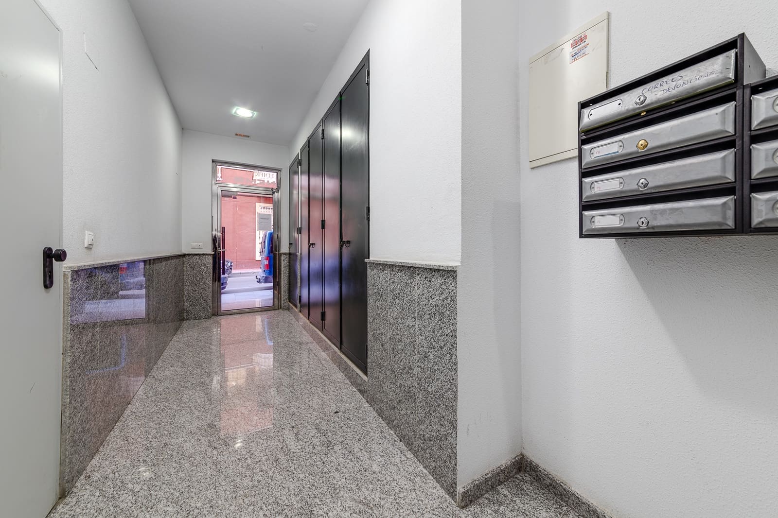 3 makuuhuone Ranta-asunto myytävänä paikassa Torrevieja - 209 000 € (Ref: 9158686)