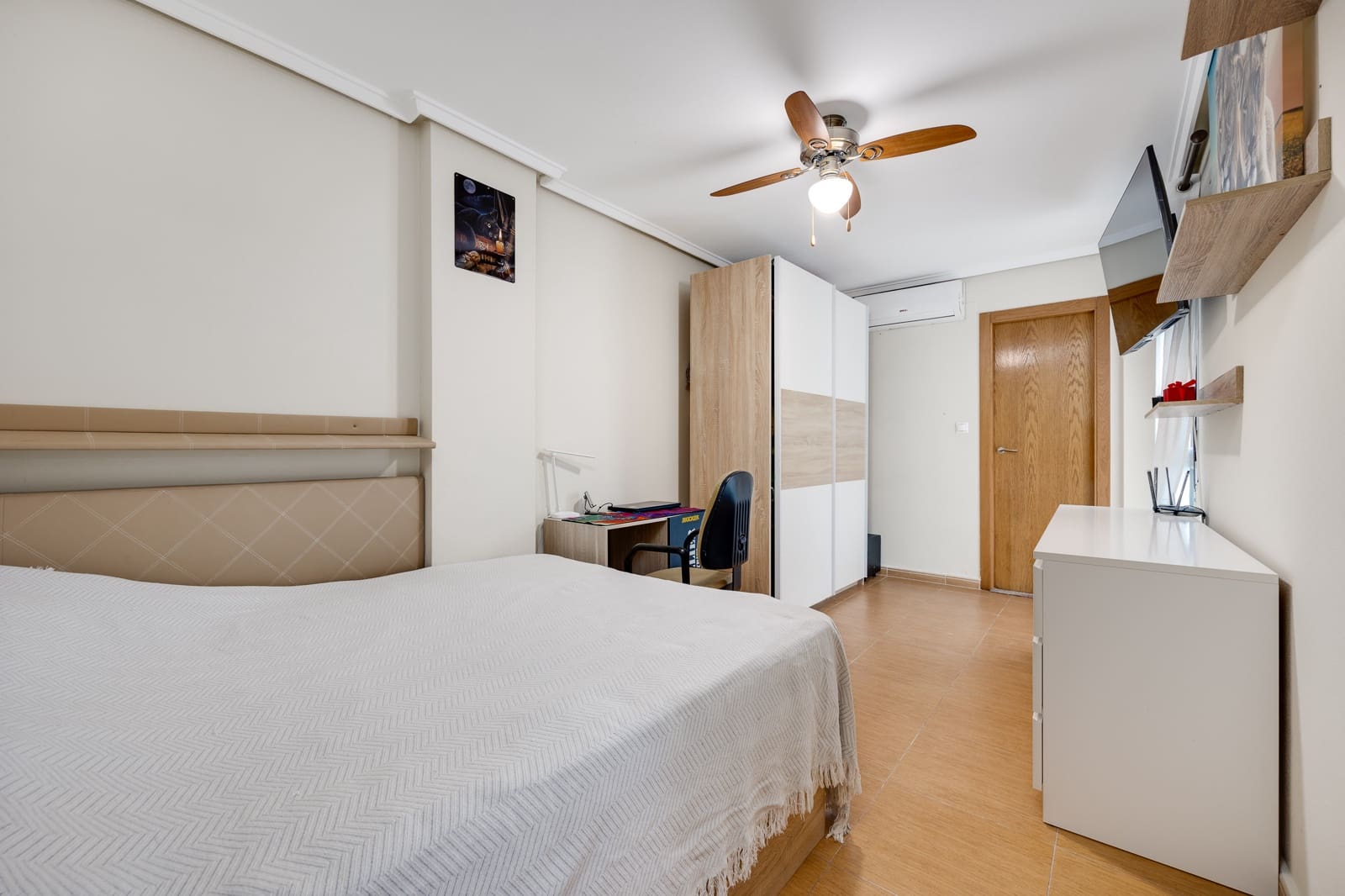 3 makuuhuone Ranta-asunto myytävänä paikassa Torrevieja - 209 000 € (Ref: 9158686)