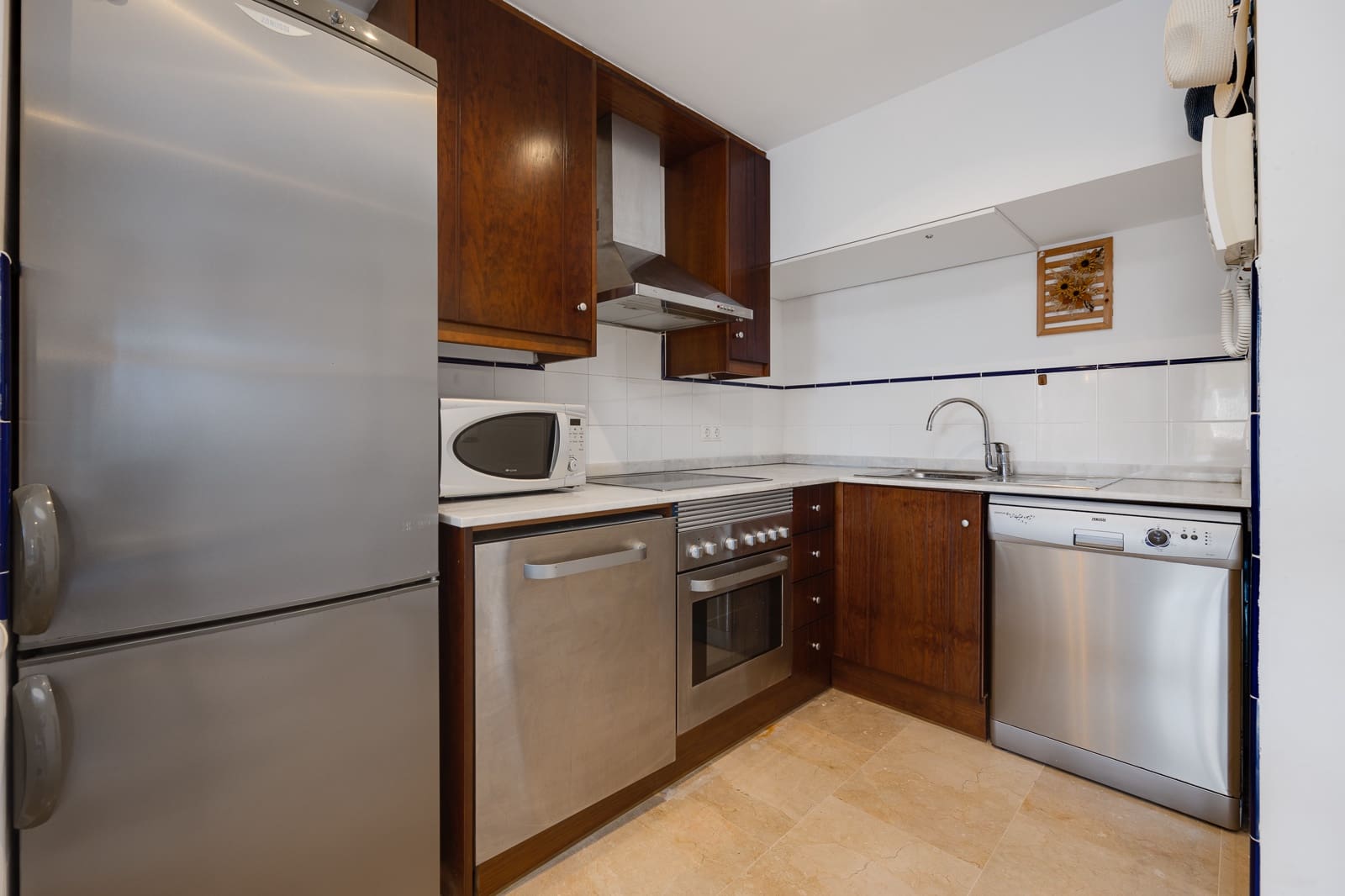 2 soveværelse Strandlejlighed til salg i Torrevieja med swimmingpool garage - € 282.000 (Ref: 9265565)